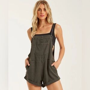 NWOT Billabong Wild Pursuit Black Overalls
